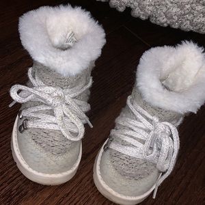 Zara baby girl size 4 grey & faux fur winter boot